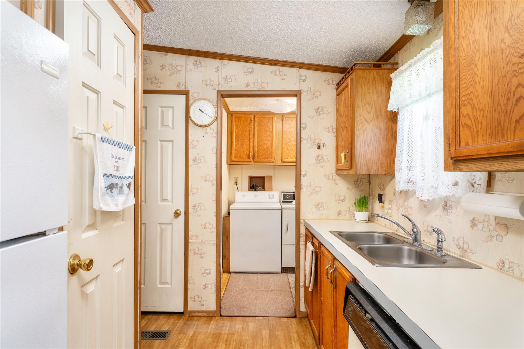 #8 photo, 229 W Montauk Highway, サフォーク郡 Hampton Bays , NY 11946