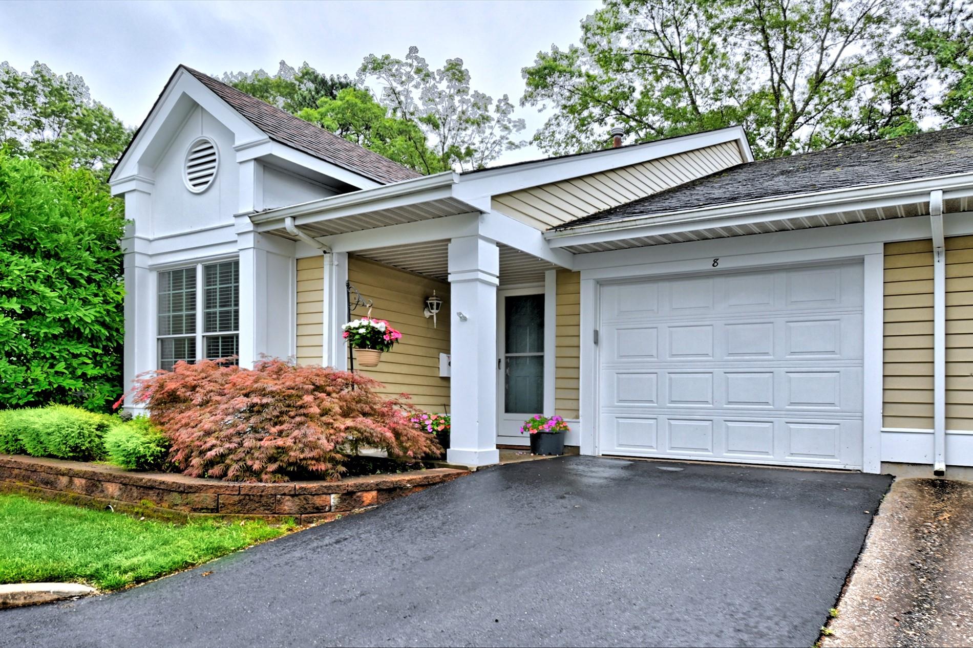 #1 photo, 8 Kismet Court, 東長島 Ridge , NY 11961