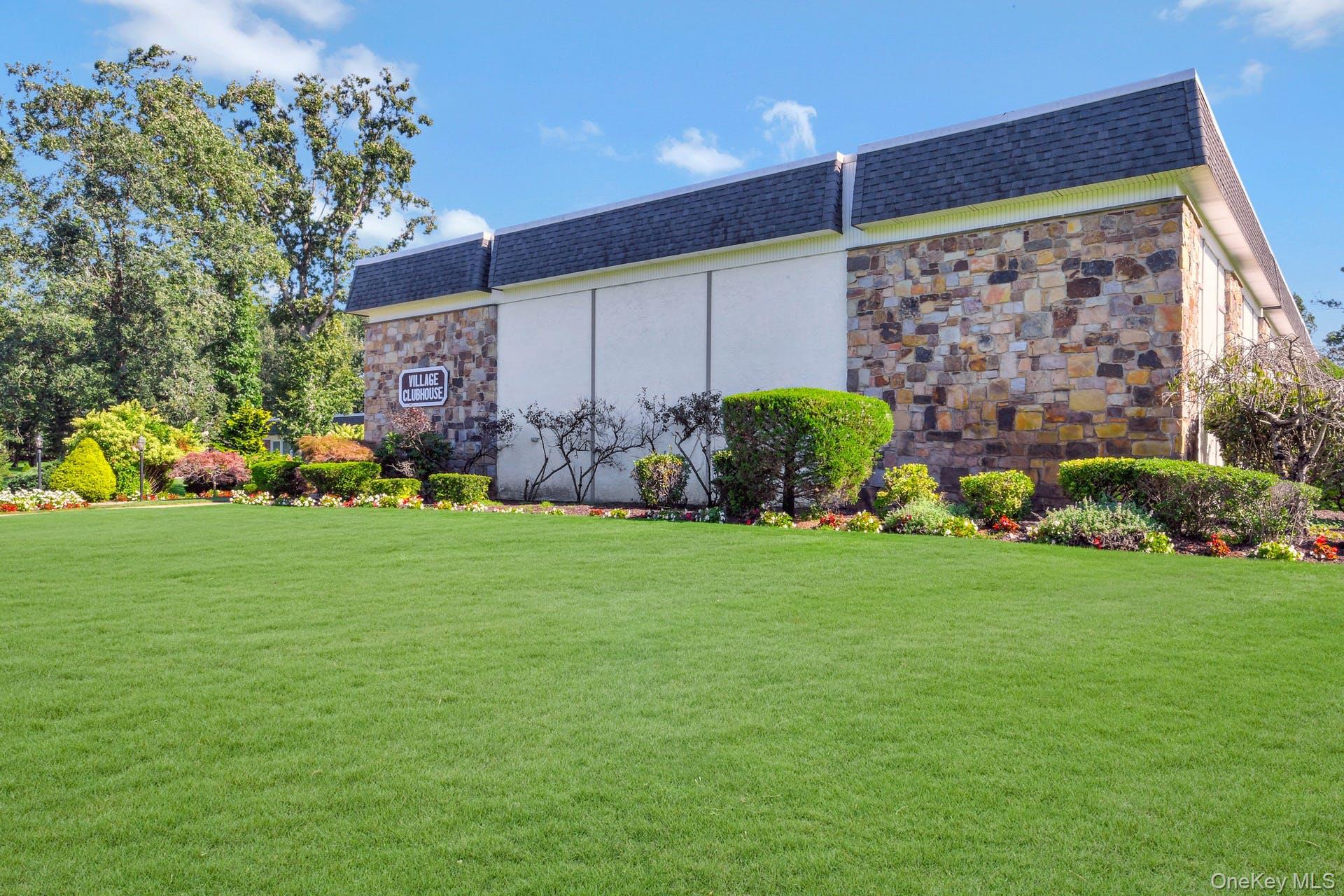 #19 photo, 310-C Woodbridge Drive, サフォーク郡 Ridge , NY 11961