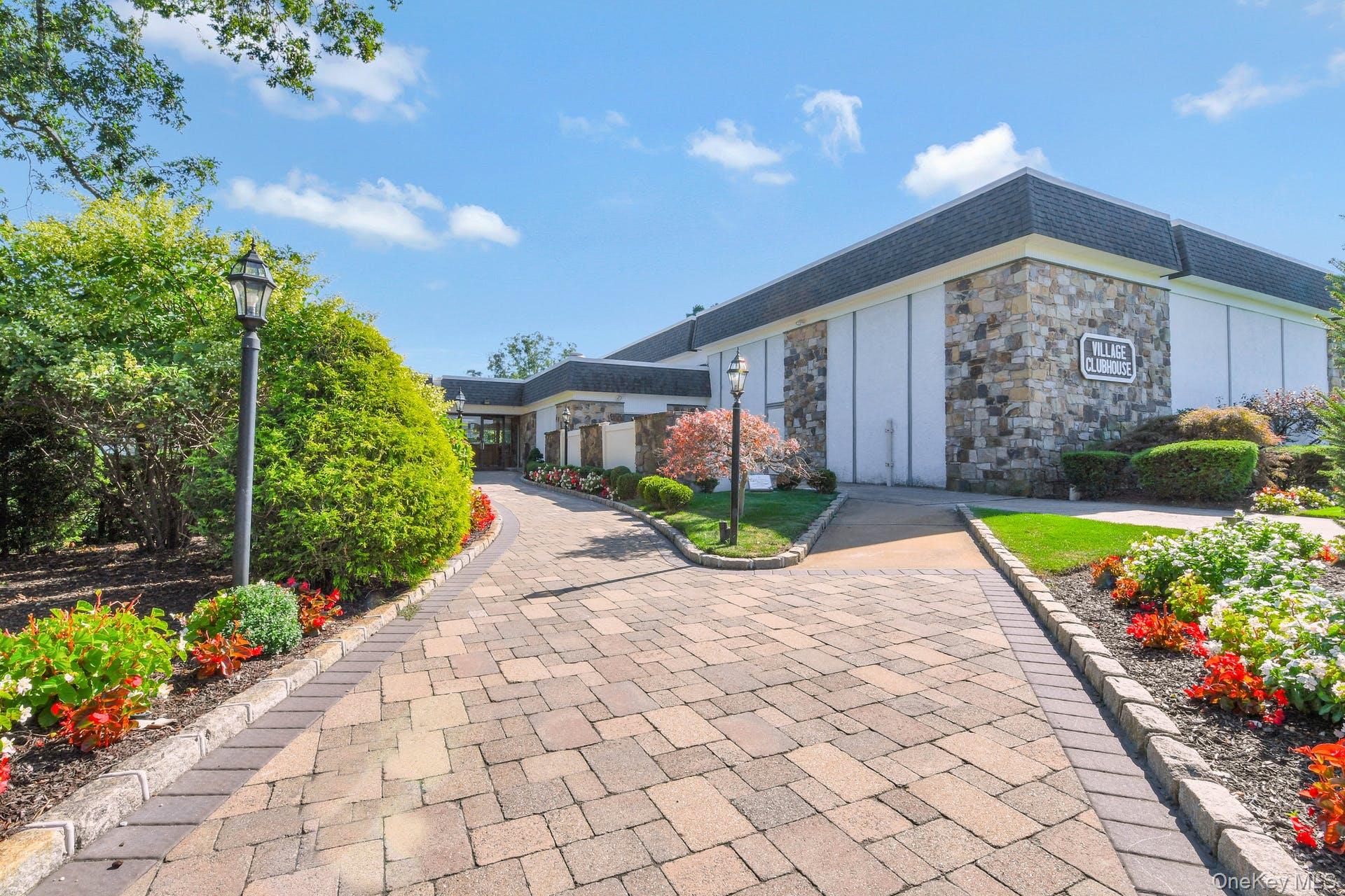 #20 photo, 310-C Woodbridge Drive, サフォーク郡 Ridge , NY 11961