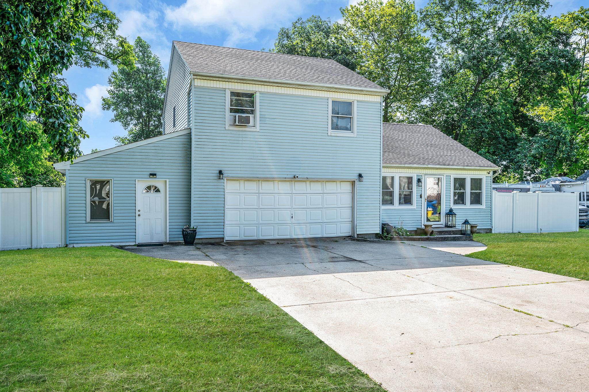 #1 photo, 109 Laurelton Drive, Mastic Beach , NY 11951