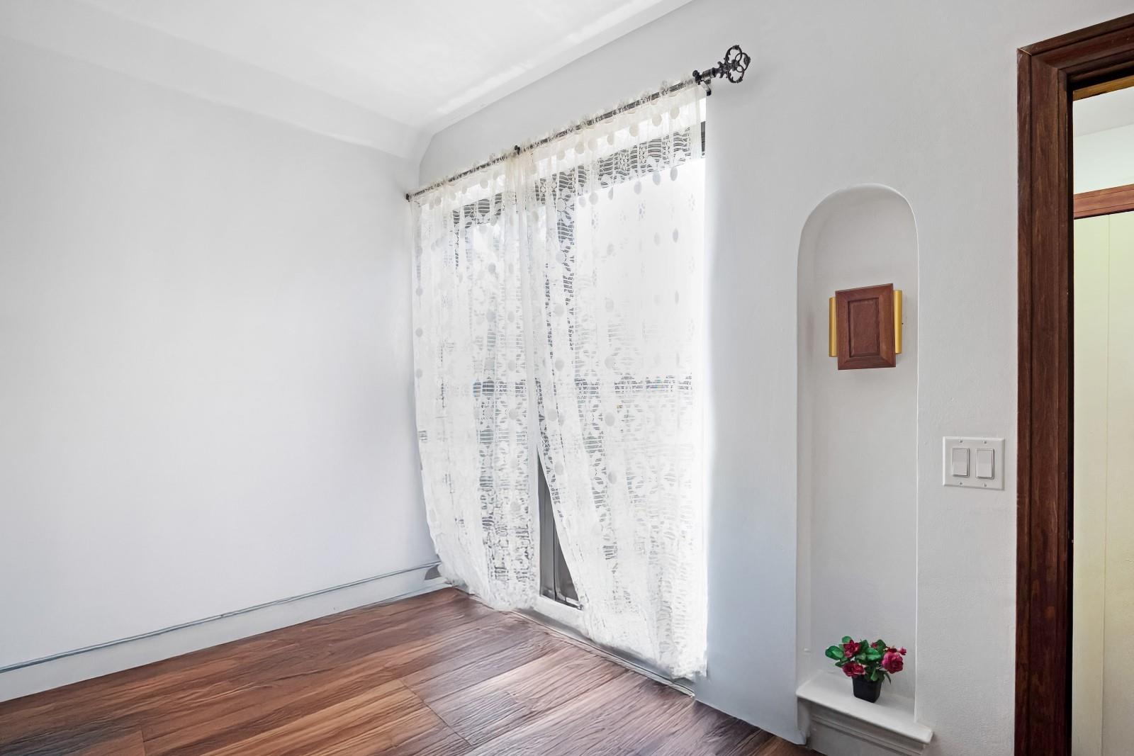 #10 photo, 82-19 77th Avenue, クイーンズ区 Glendale , NY 11385