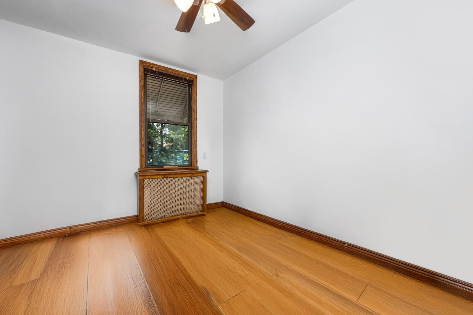 #12 photo, 82-19 77th Avenue, クイーンズ区 Glendale , NY 11385