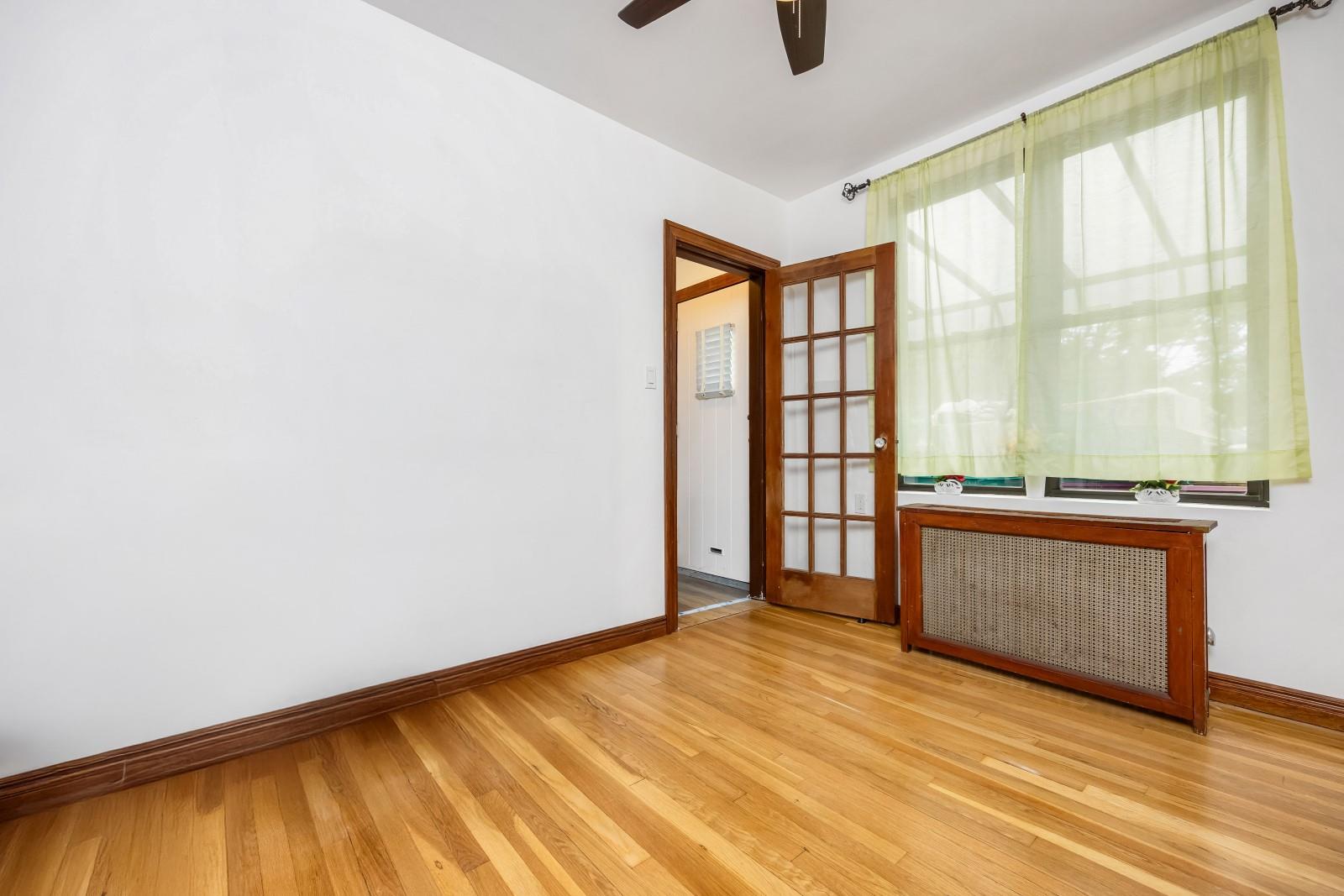 #2 photo, 82-19 77th Avenue, クイーンズ区 Glendale , NY 11385