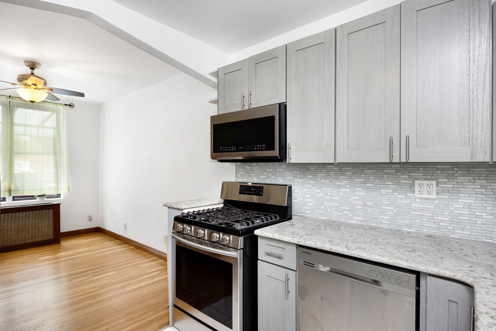 #5 photo, 82-19 77th Avenue, クイーンズ区 Glendale , NY 11385