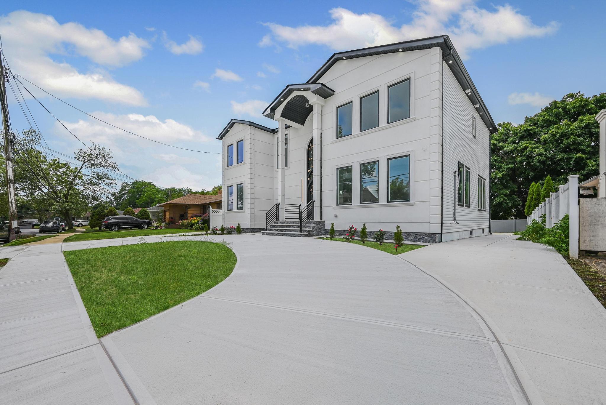 #3 photo, 892 Barry Drive, ناسو Valley Stream , NY 11580