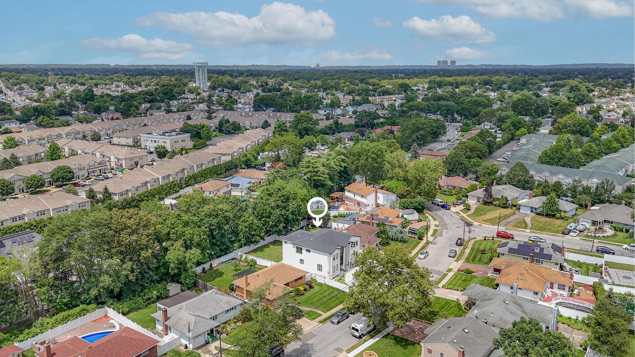 #5 photo, 892 Barry Drive, ناسو Valley Stream , NY 11580