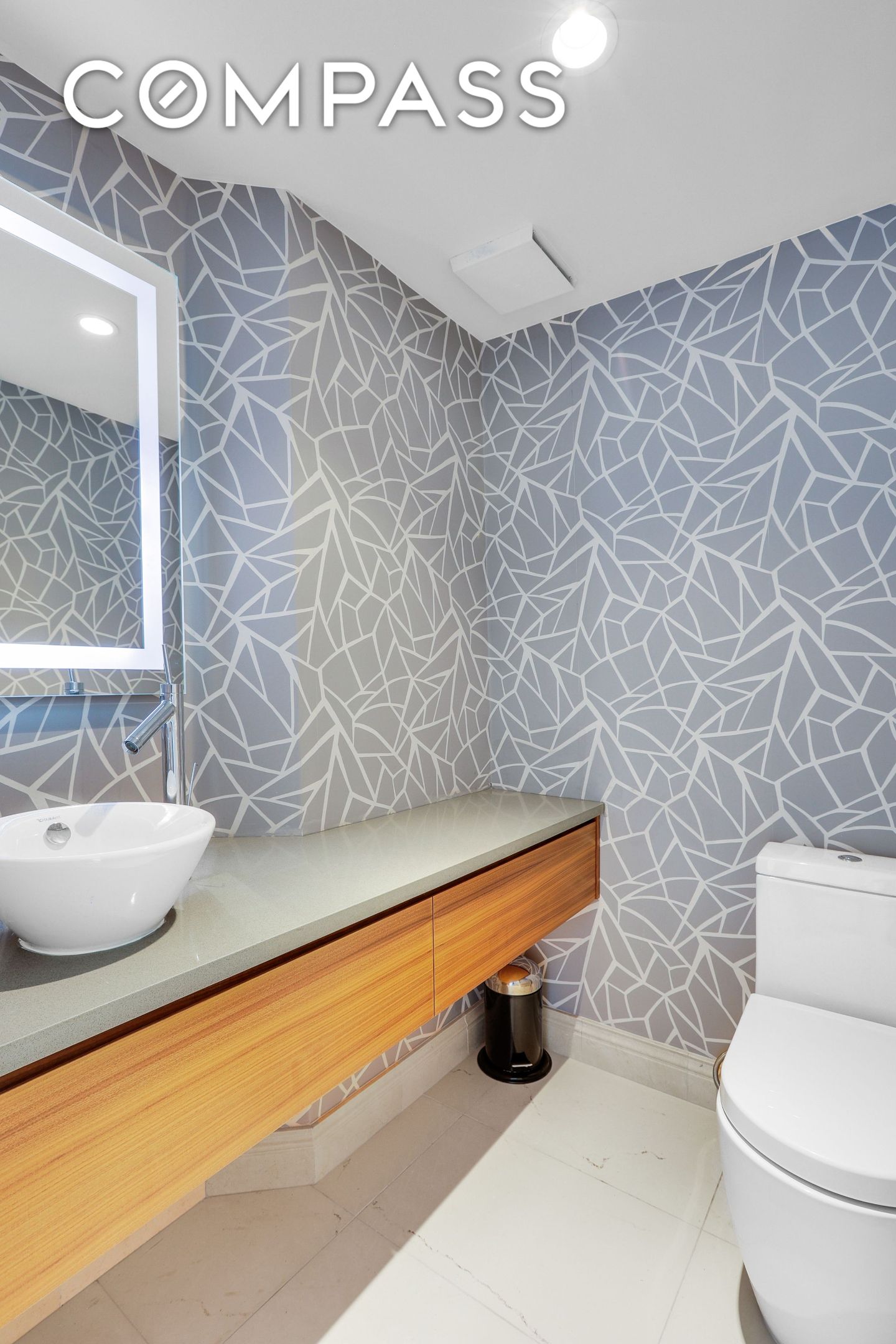 #8 photo, 150 W 56th Street, マンハッタン Theater District , NY 10019