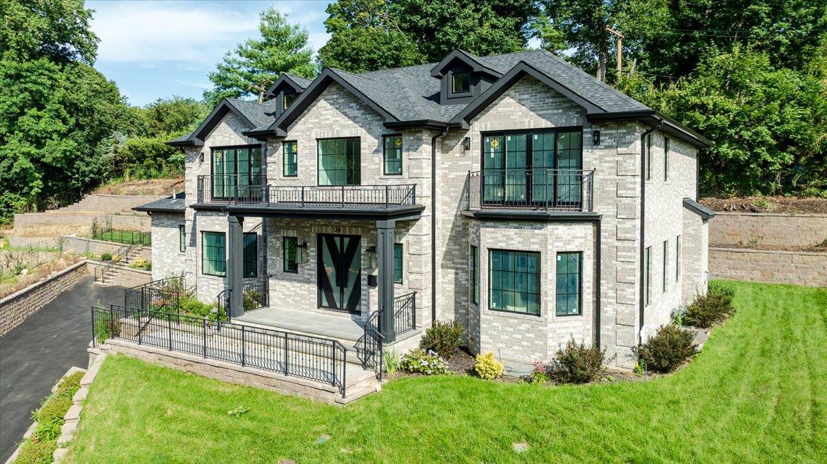 #1 photo, 34 Woodland Place, 長島 大頸 Great Neck , NY 11021