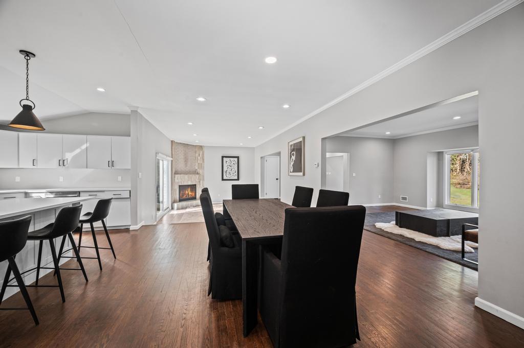 #14 photo, 110 Peach Drive, East Hills , NY 11576