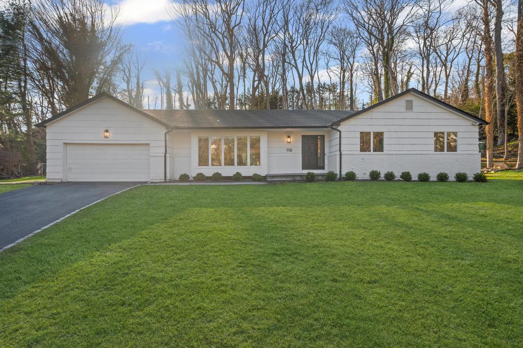 #2 photo, 110 Peach Drive, East Hills , NY 11576