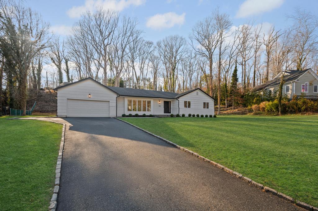 #3 photo, 110 Peach Drive, East Hills , NY 11576