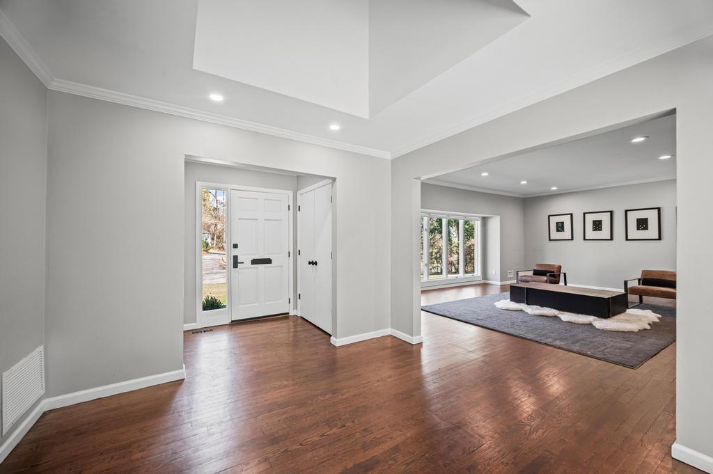 #5 photo, 110 Peach Drive, East Hills , NY 11576