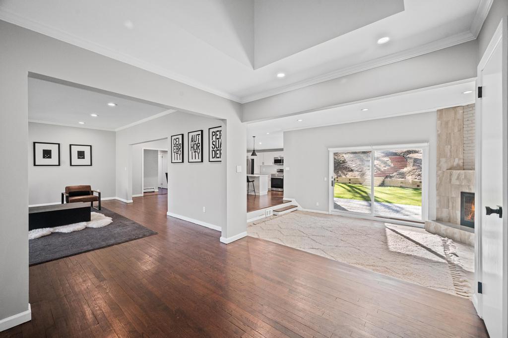 #9 photo, 110 Peach Drive, East Hills , NY 11576