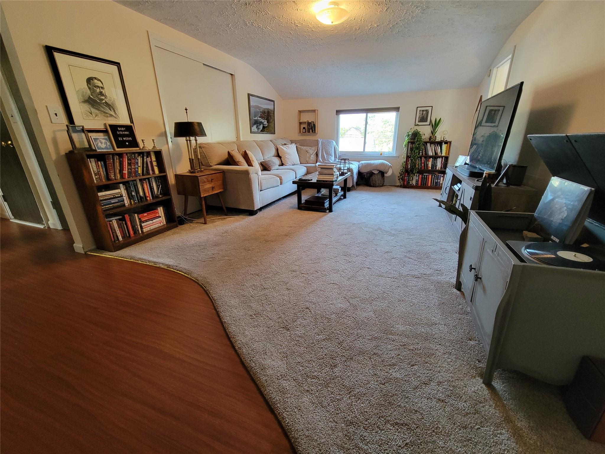#1 photo, 34 Cayuga Avenue, 東長島 鹿园 Deer Park , NY 11729