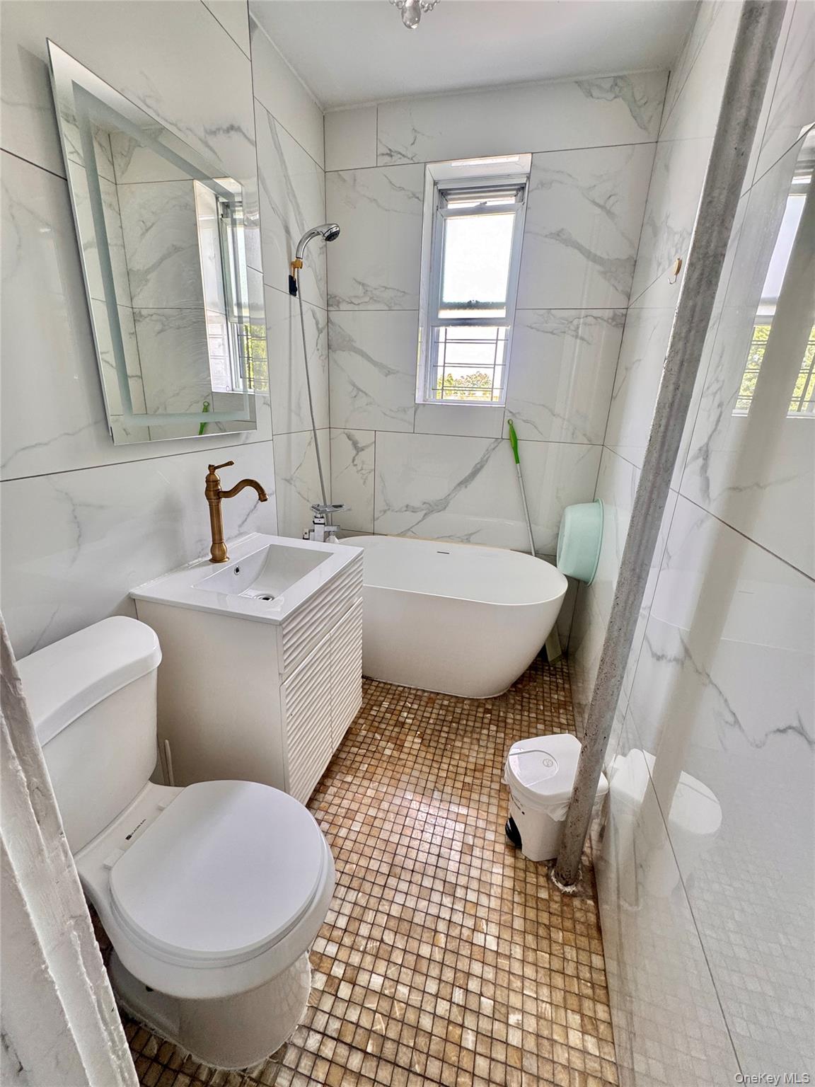 #16 photo, 33-54 99th Street, クイーンズ区 Corona , NY 11368