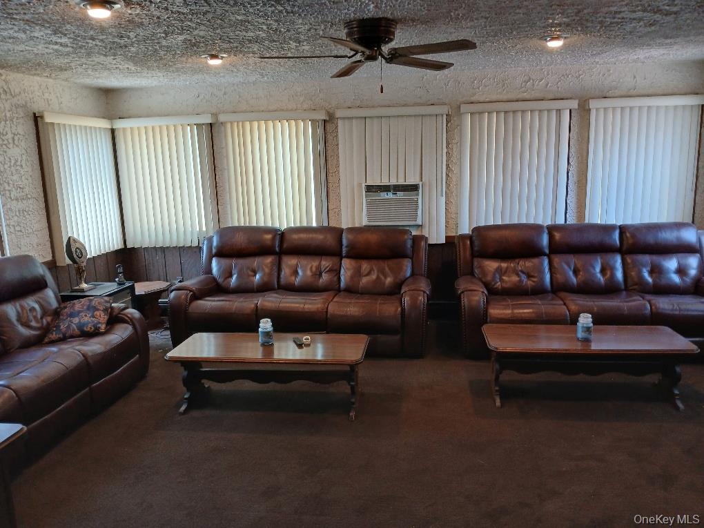 #3 photo, 38 Tulip Grove Drive, 東長島 Lake Grove , NY 11755