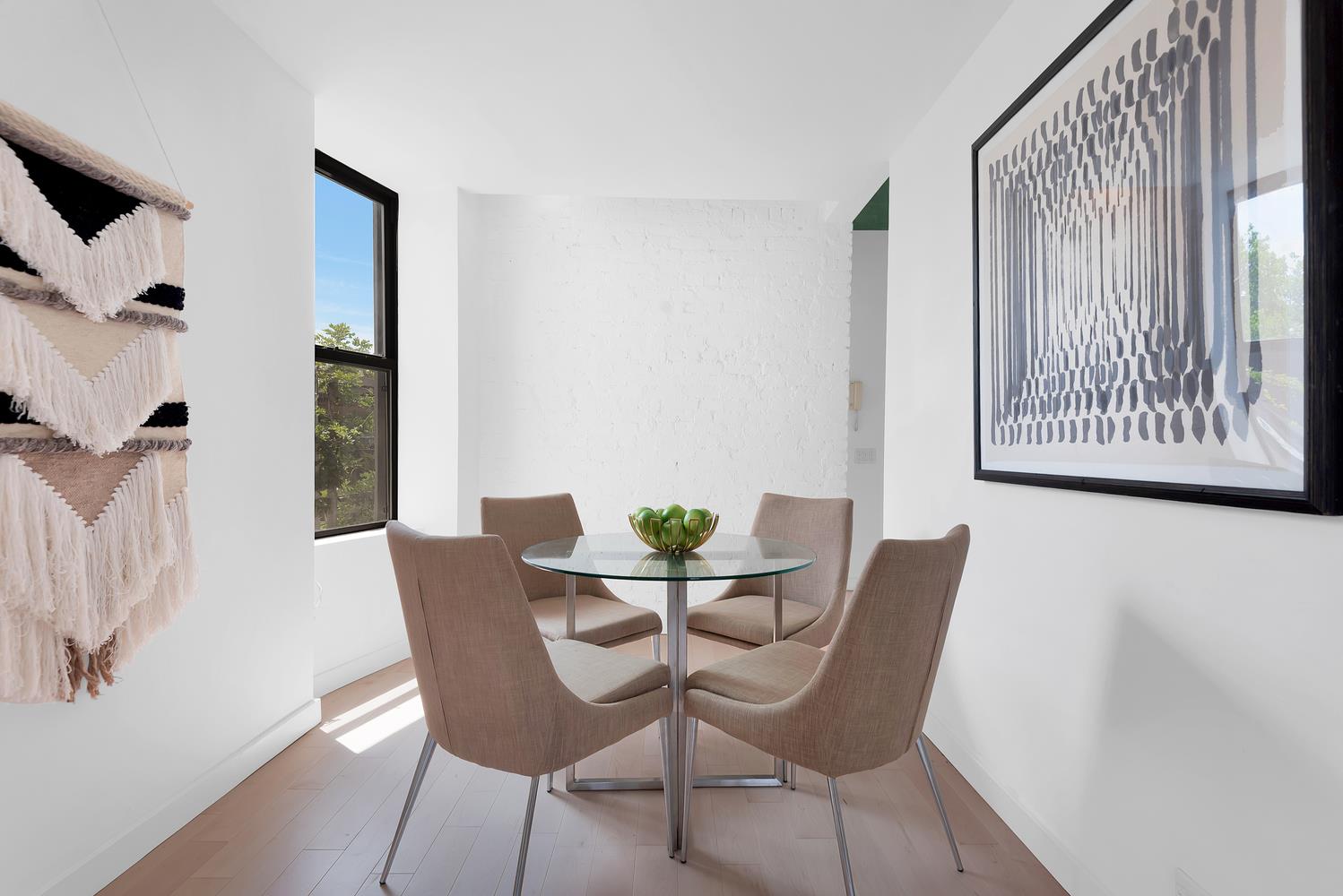 #4 photo, 224 E 11TH Street, マンハッタン East Village , NY 10003