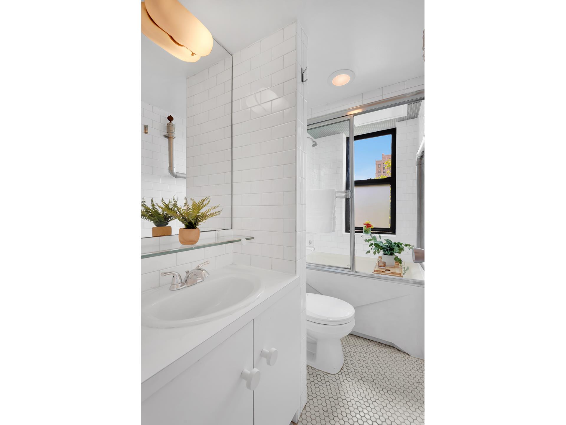 #8 photo, 224 E 11TH Street, マンハッタン East Village , NY 10003