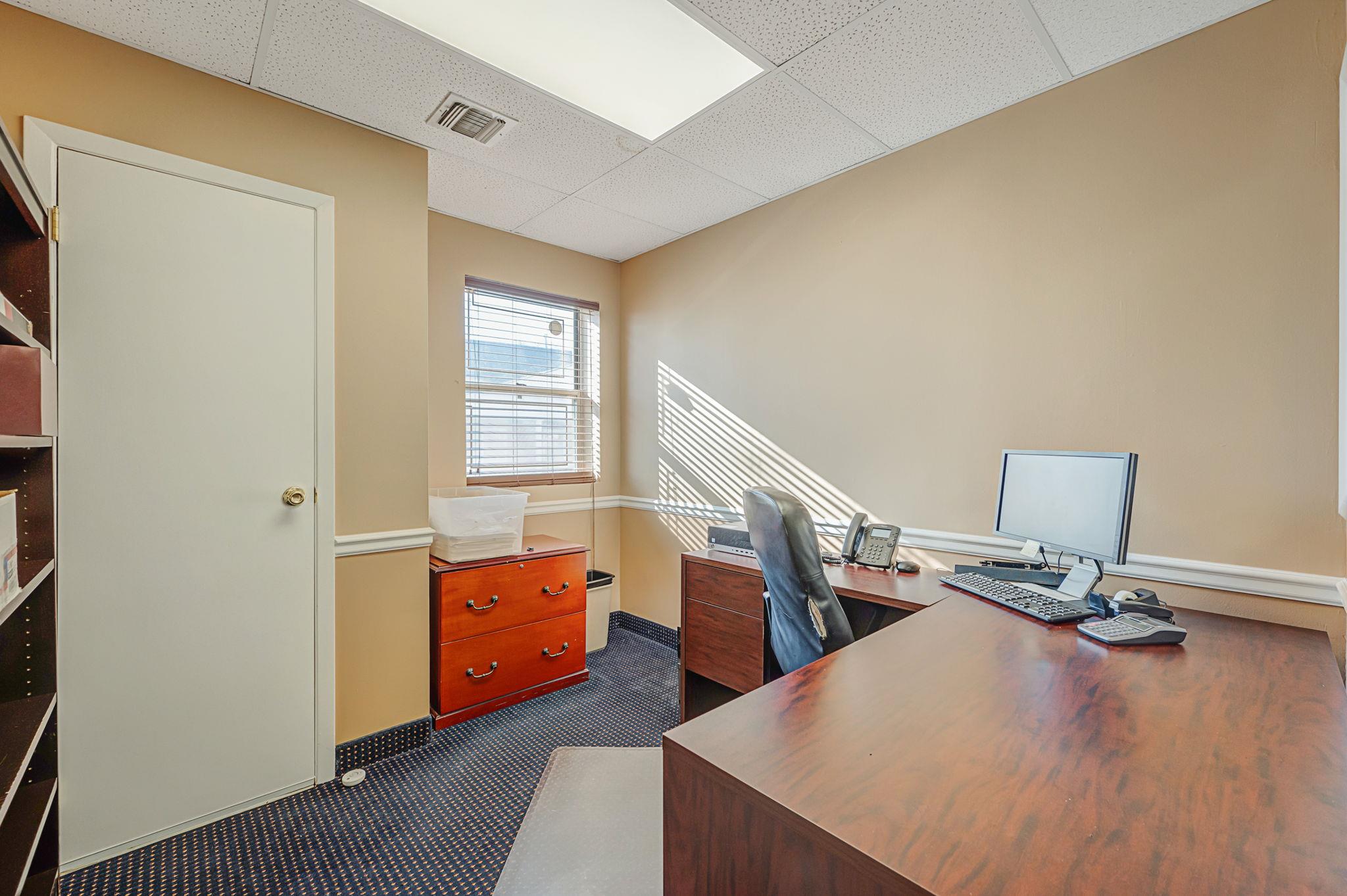 #12 photo, 325 Middle Country Raod, サフォーク郡 Smithtown , NY 11787