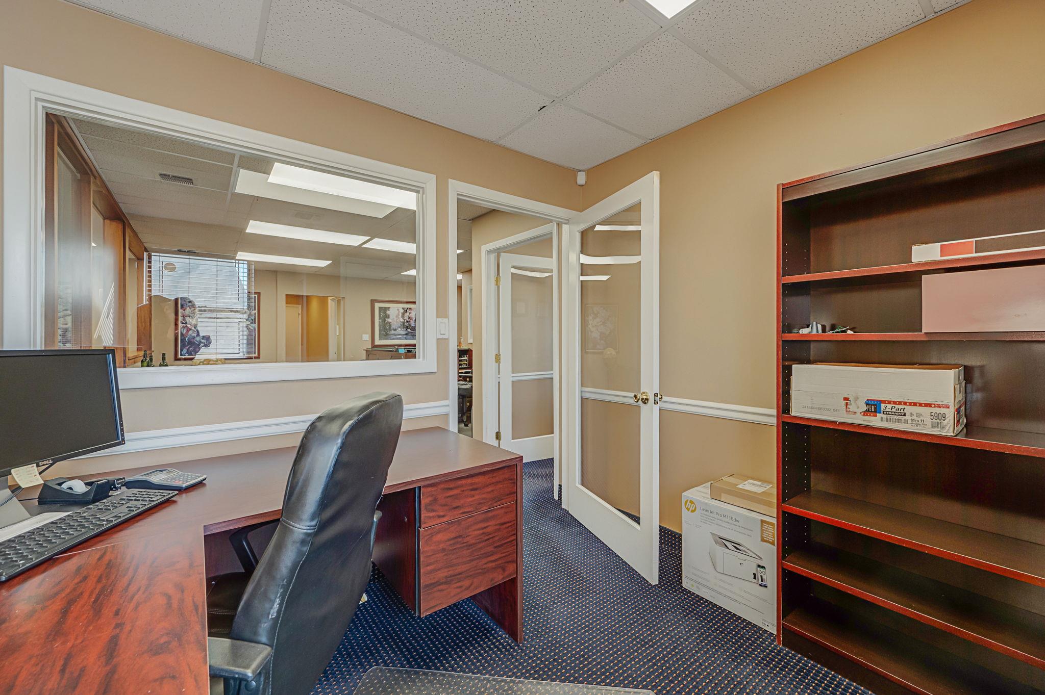 #13 photo, 325 Middle Country Raod, サフォーク郡 Smithtown , NY 11787