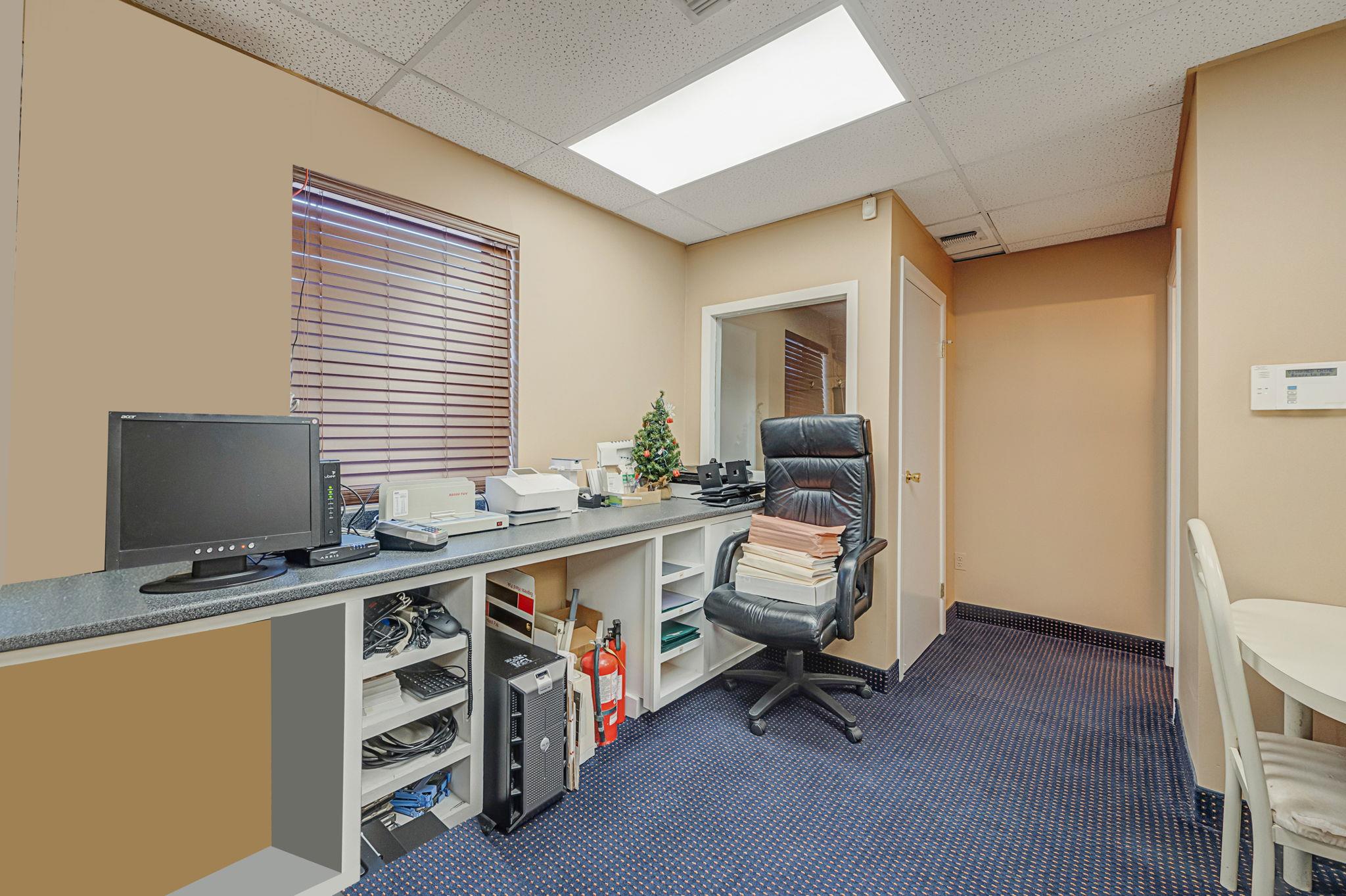 #16 photo, 325 Middle Country Raod, サフォーク郡 Smithtown , NY 11787