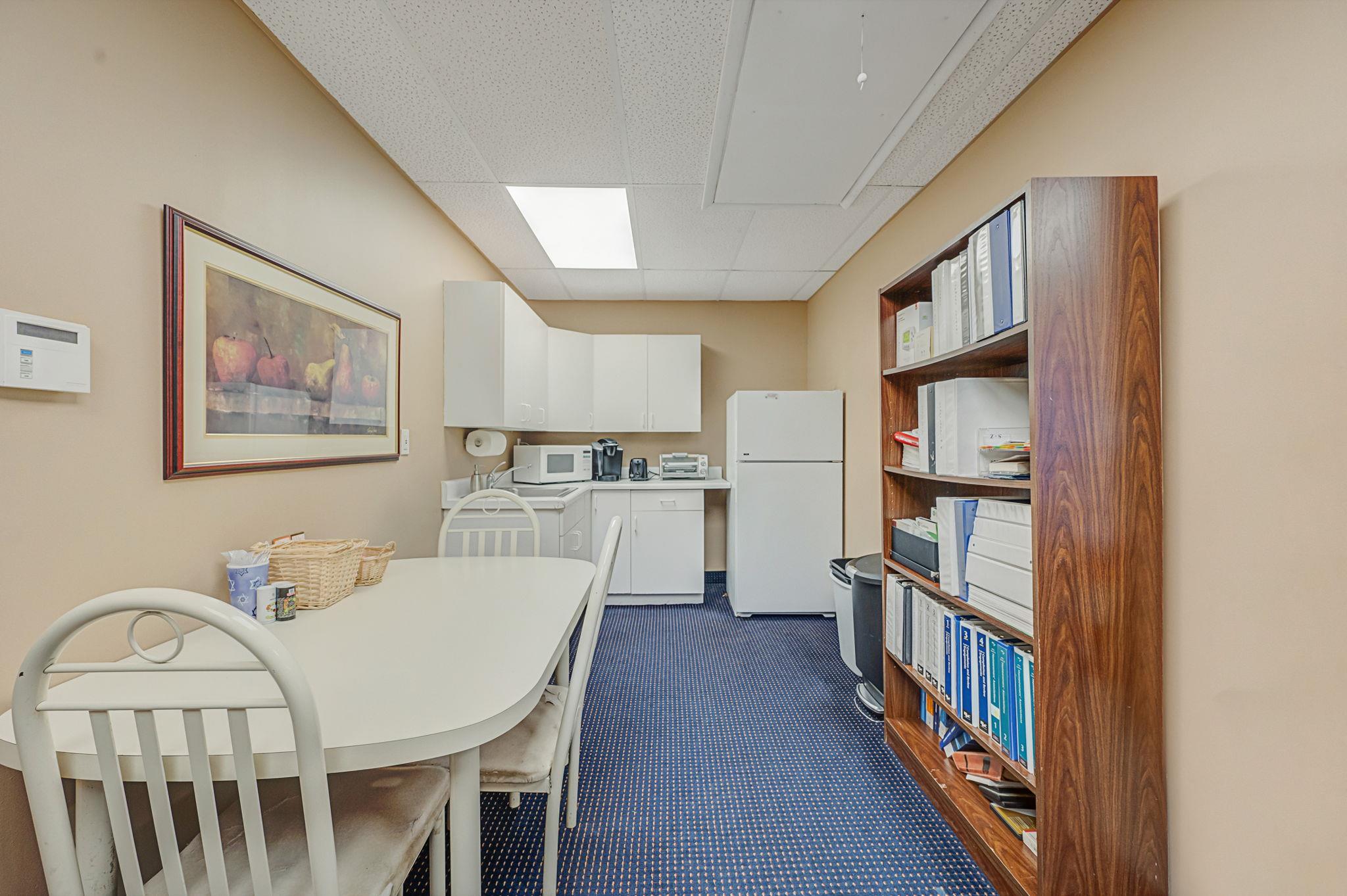 #17 photo, 325 Middle Country Raod, サフォーク郡 Smithtown , NY 11787