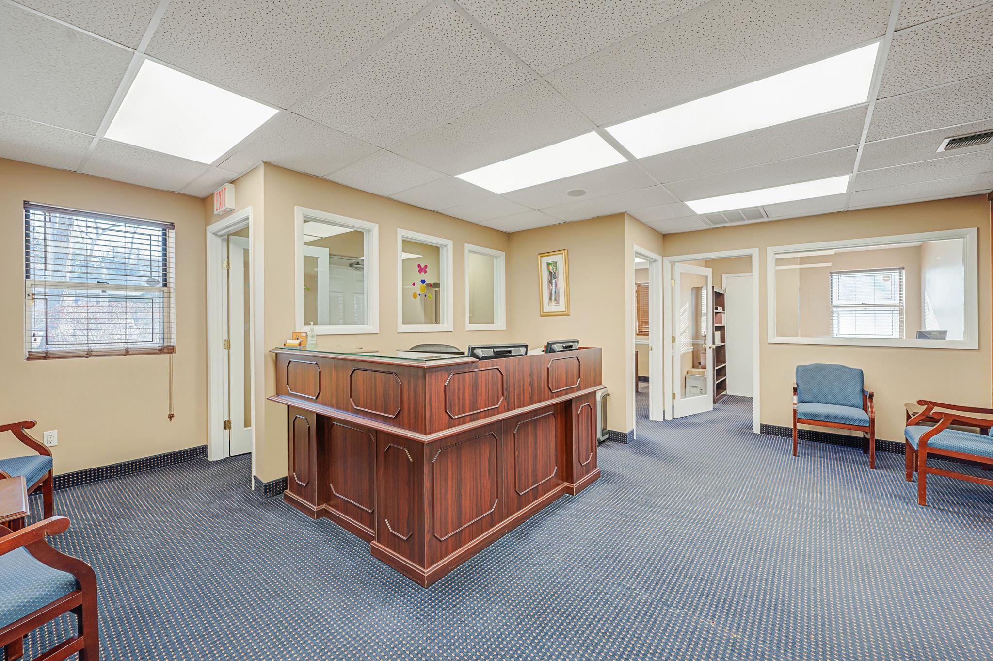 #7 photo, 325 Middle Country Raod, サフォーク郡 Smithtown , NY 11787