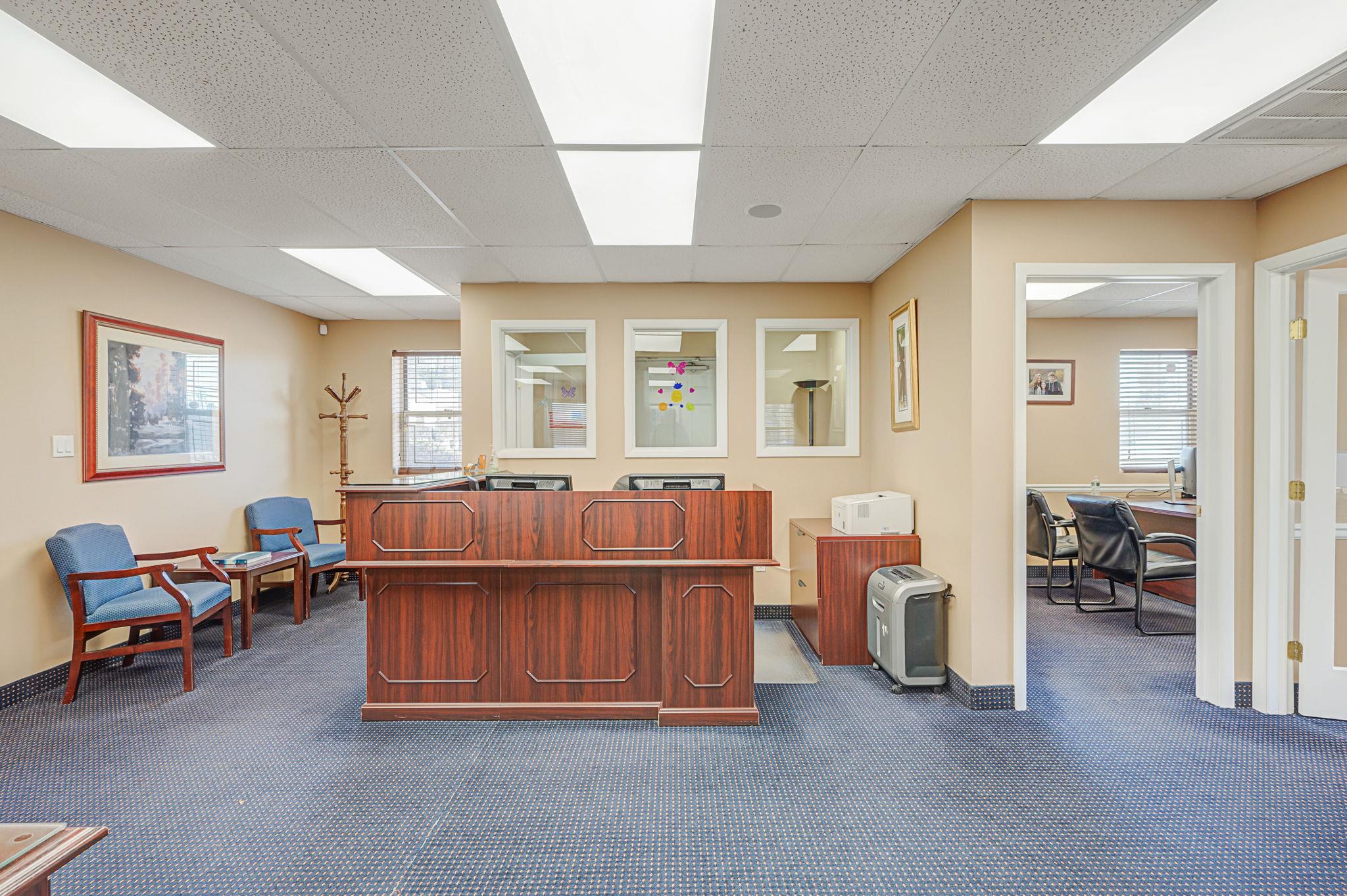 #8 photo, 325 Middle Country Raod, サフォーク郡 Smithtown , NY 11787