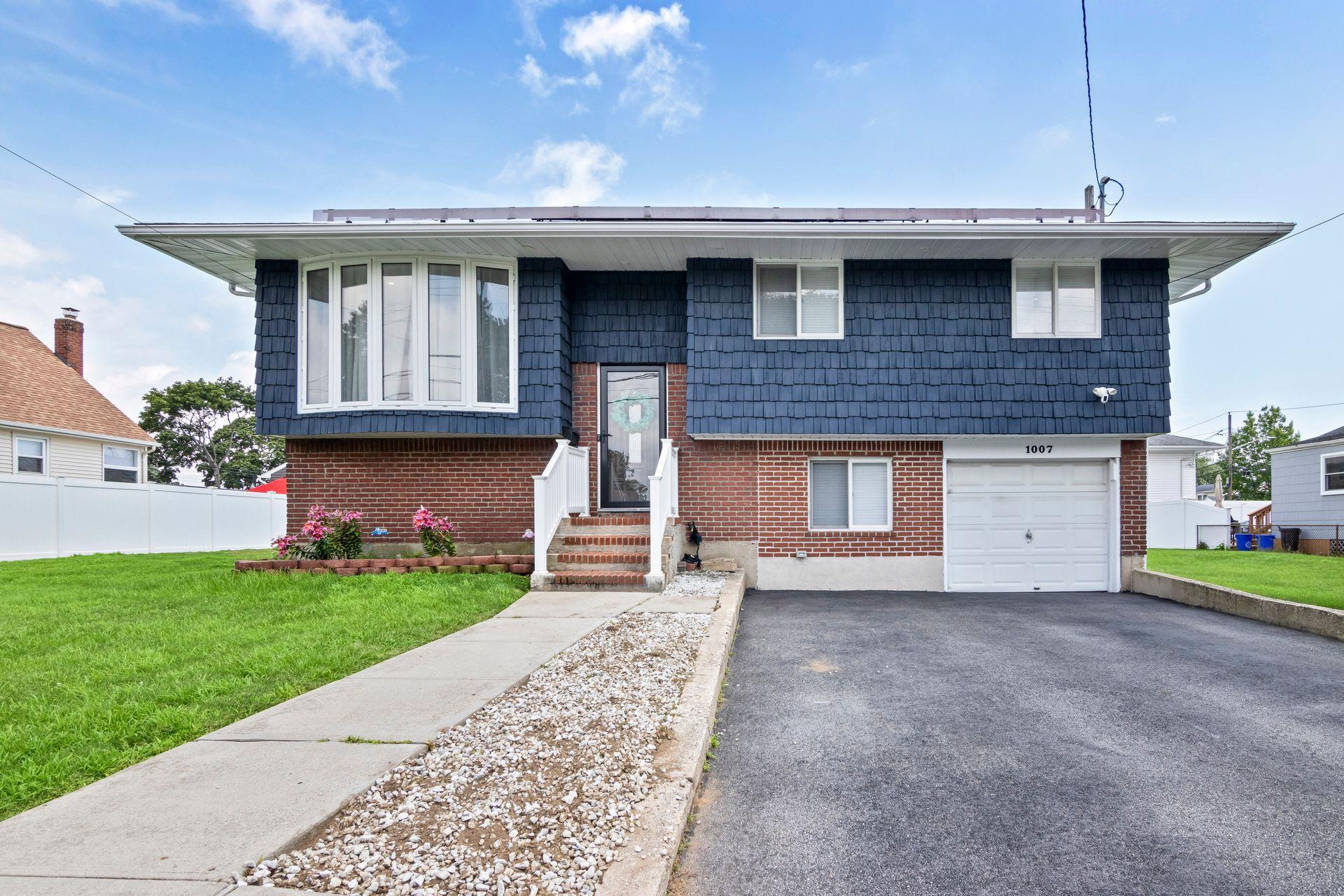 #1 photo, 1007 Jackson Avenue, Lindenhurst , NY 11757