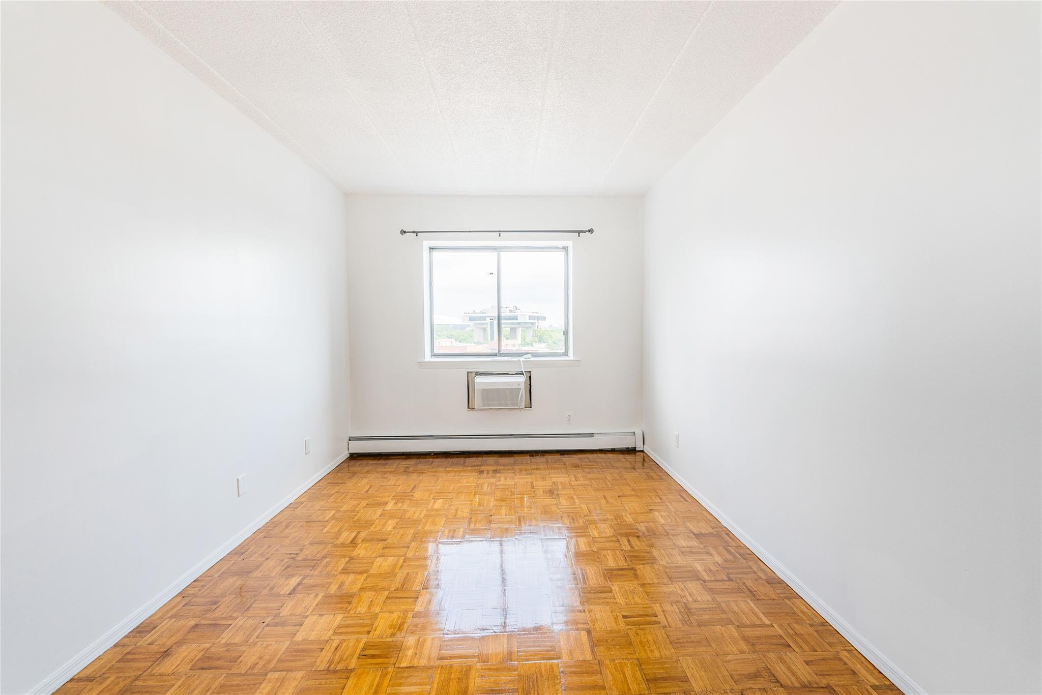 #18 photo, 5409 108th Street, クイーンズ区 Corona , NY 11368