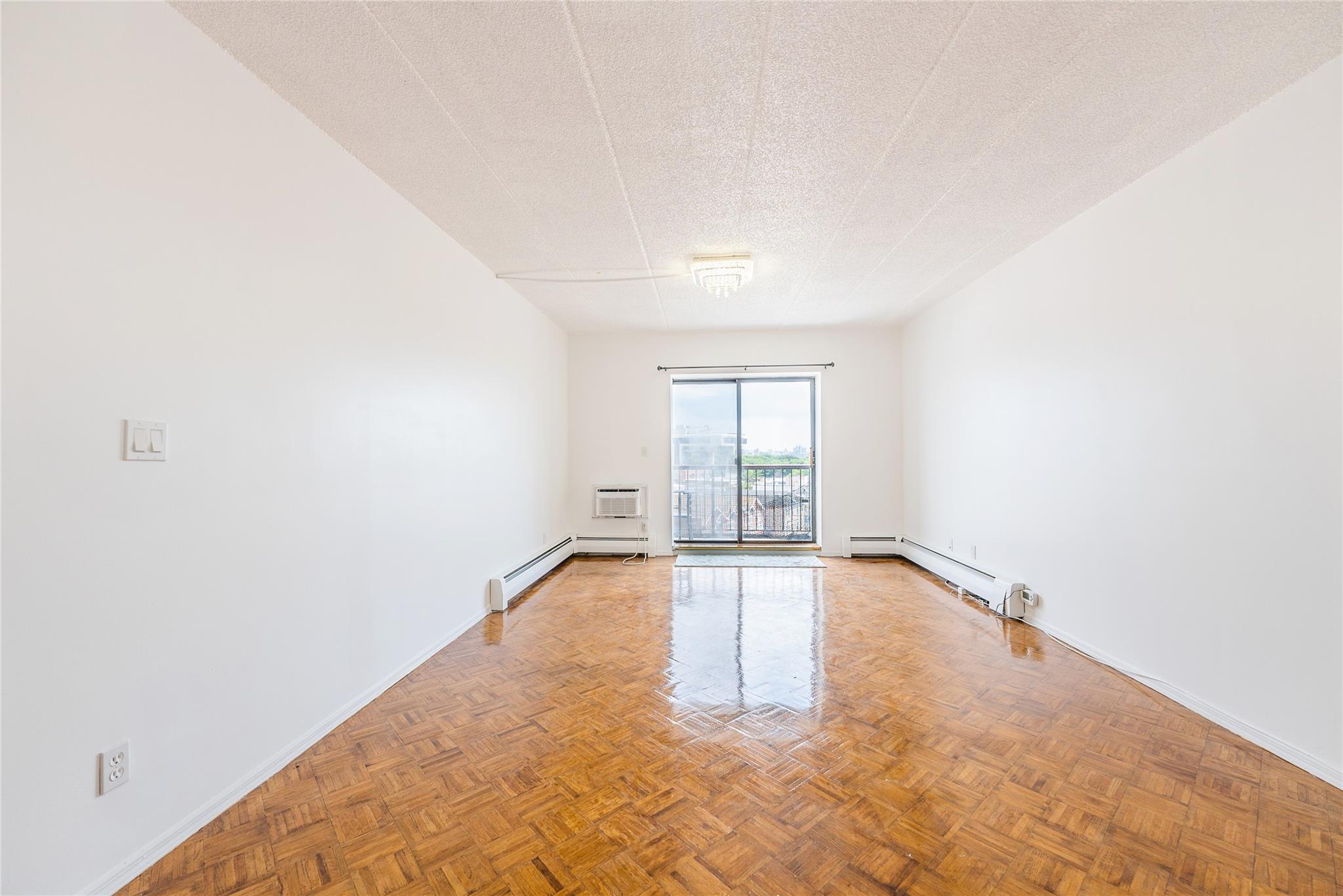 #7 photo, 5409 108th Street, クイーンズ区 Corona , NY 11368