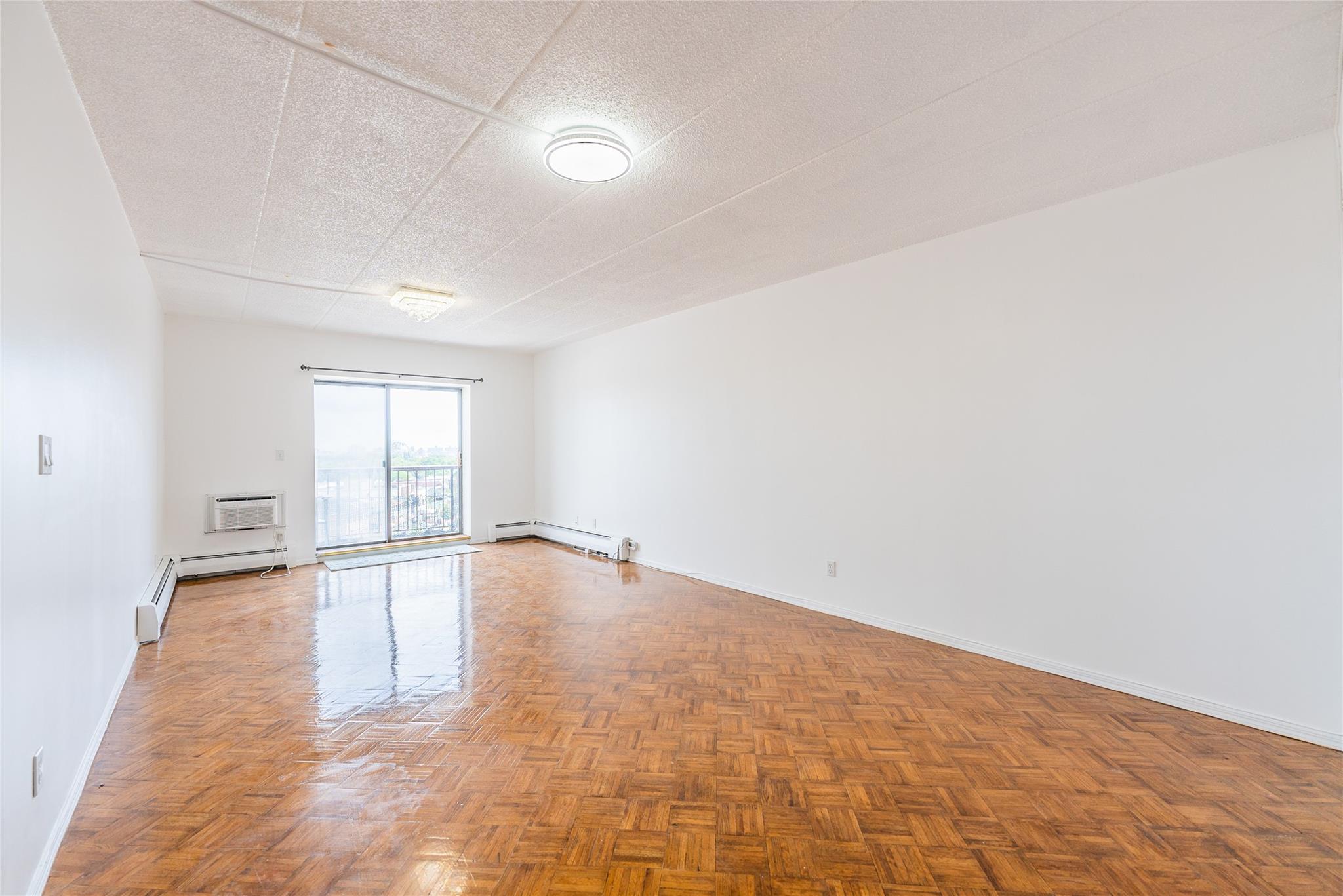 #8 photo, 5409 108th Street, クイーンズ区 Corona , NY 11368