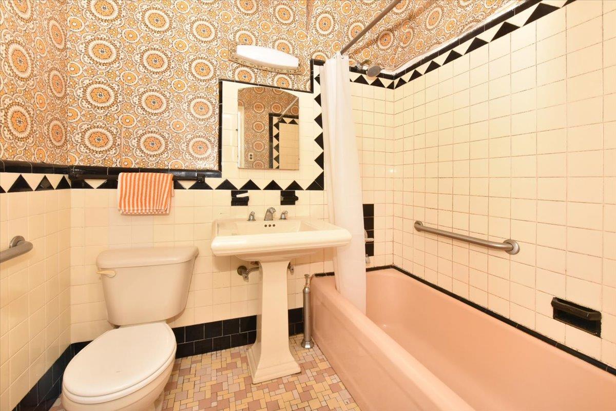 #11 photo, 85-76 66th Road, Rego Park , NY 11374