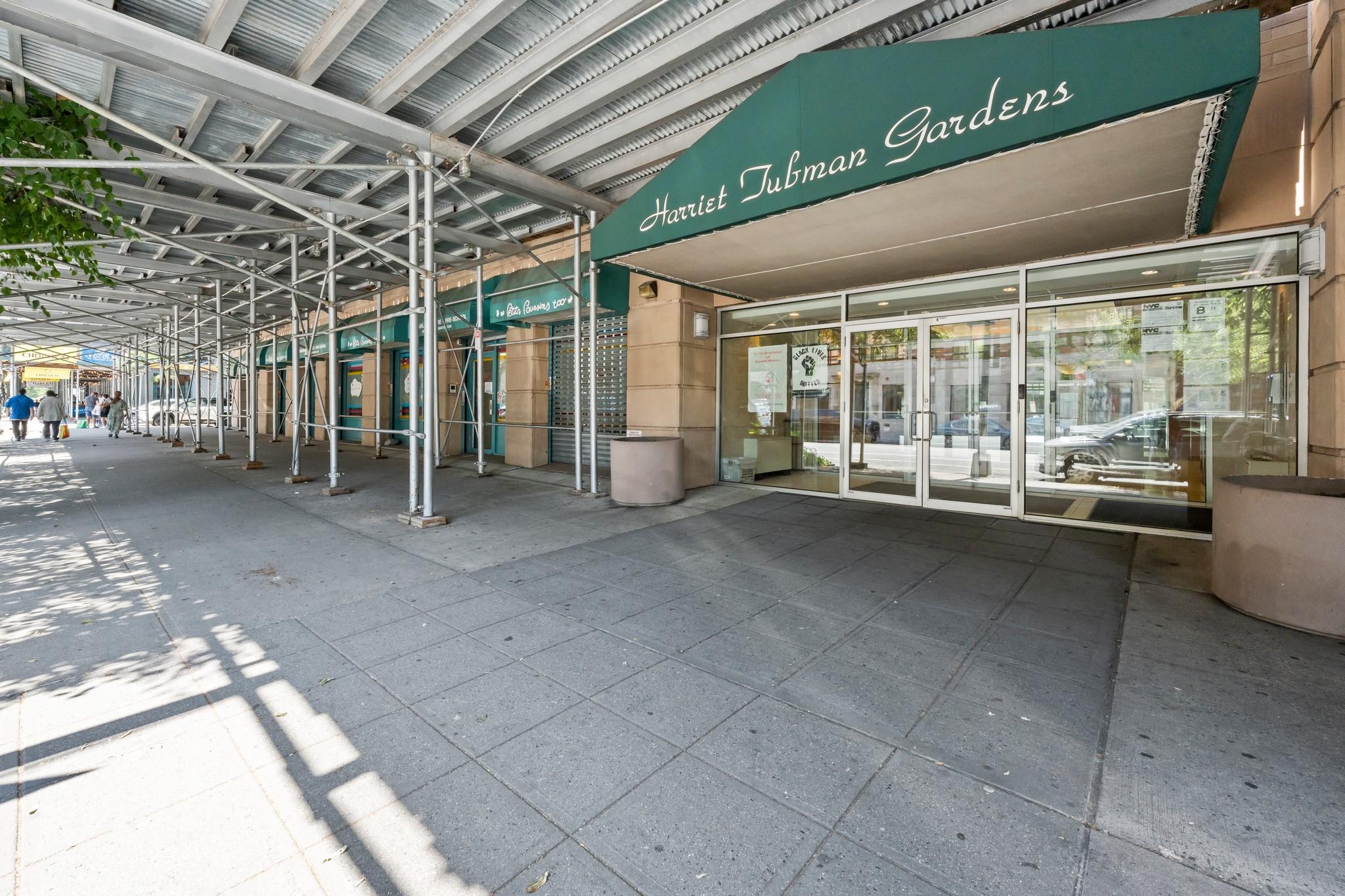 #4 photo, 2235 Frederick Douglass Boulevard, マンハッタン New York (Manhattan) , NY 10027