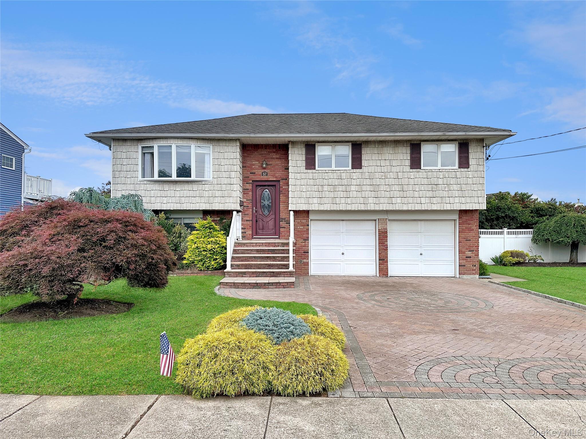 #1 photo, 57 S Crescent Drive, サフォーク郡 Farmingdale , NY 11735