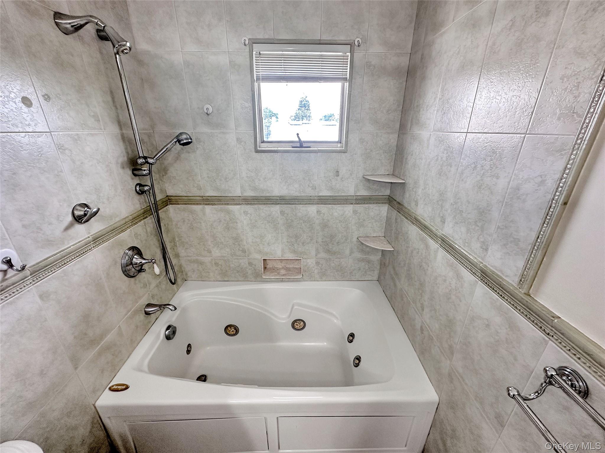 #15 photo, 57 S Crescent Drive, サフォーク郡 Farmingdale , NY 11735