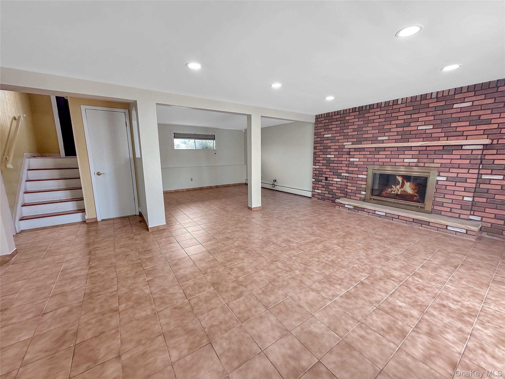 #17 photo, 57 S Crescent Drive, サフォーク郡 Farmingdale , NY 11735