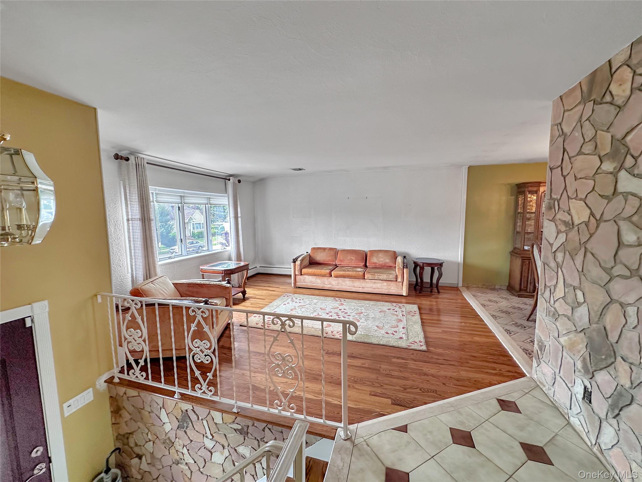 #2 photo, 57 S Crescent Drive, サフォーク郡 Farmingdale , NY 11735