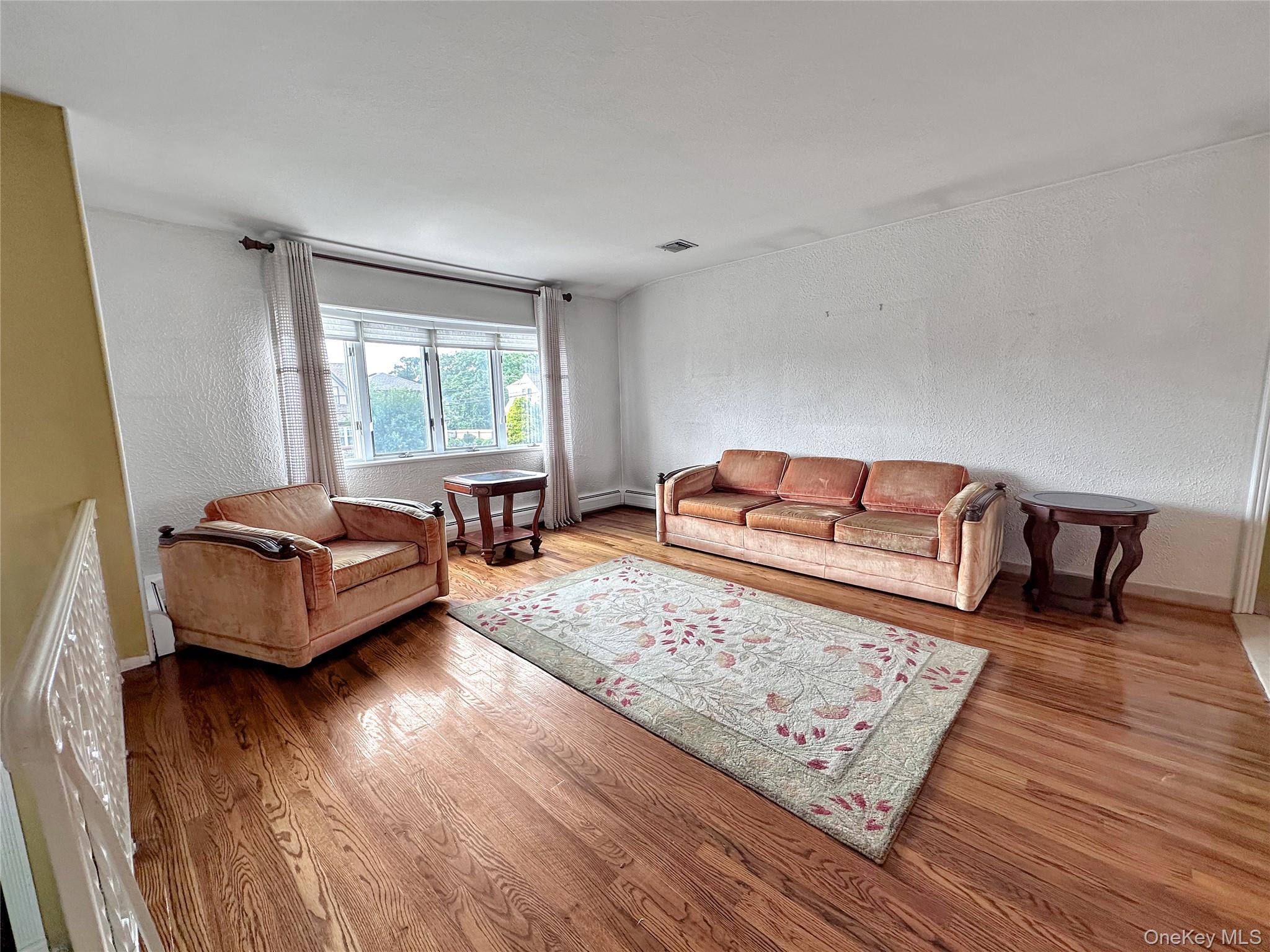 #3 photo, 57 S Crescent Drive, サフォーク郡 Farmingdale , NY 11735