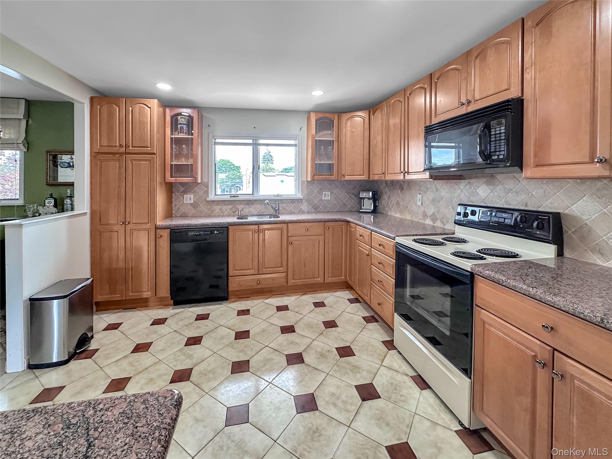 #5 photo, 57 S Crescent Drive, サフォーク郡 Farmingdale , NY 11735