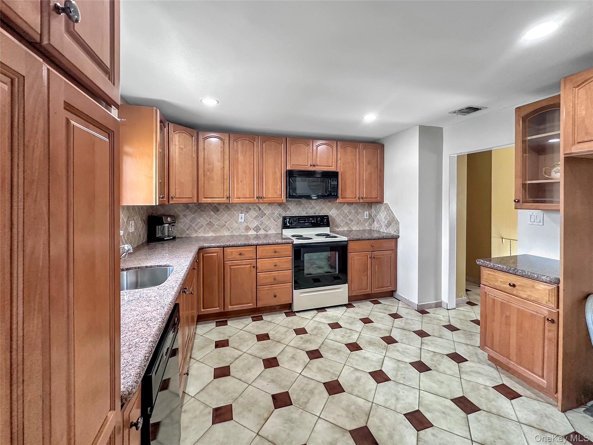 #6 photo, 57 S Crescent Drive, サフォーク郡 Farmingdale , NY 11735