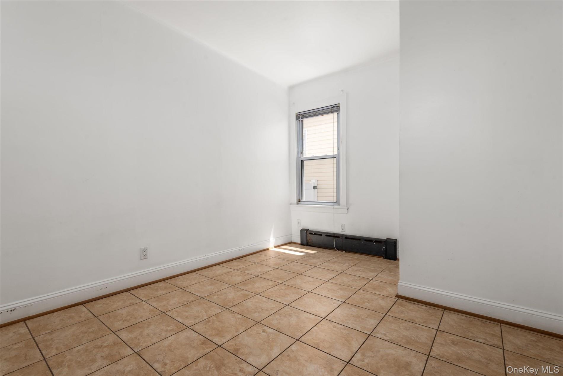 #15 photo, 7844 86th Street, クイーンズ区 Glendale , NY 11385