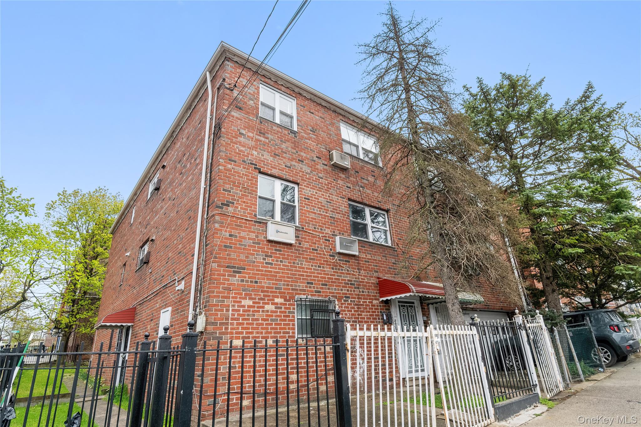 #1 photo, 4392 Carpenter Avenue, برونكس Bronx , NY 10466
