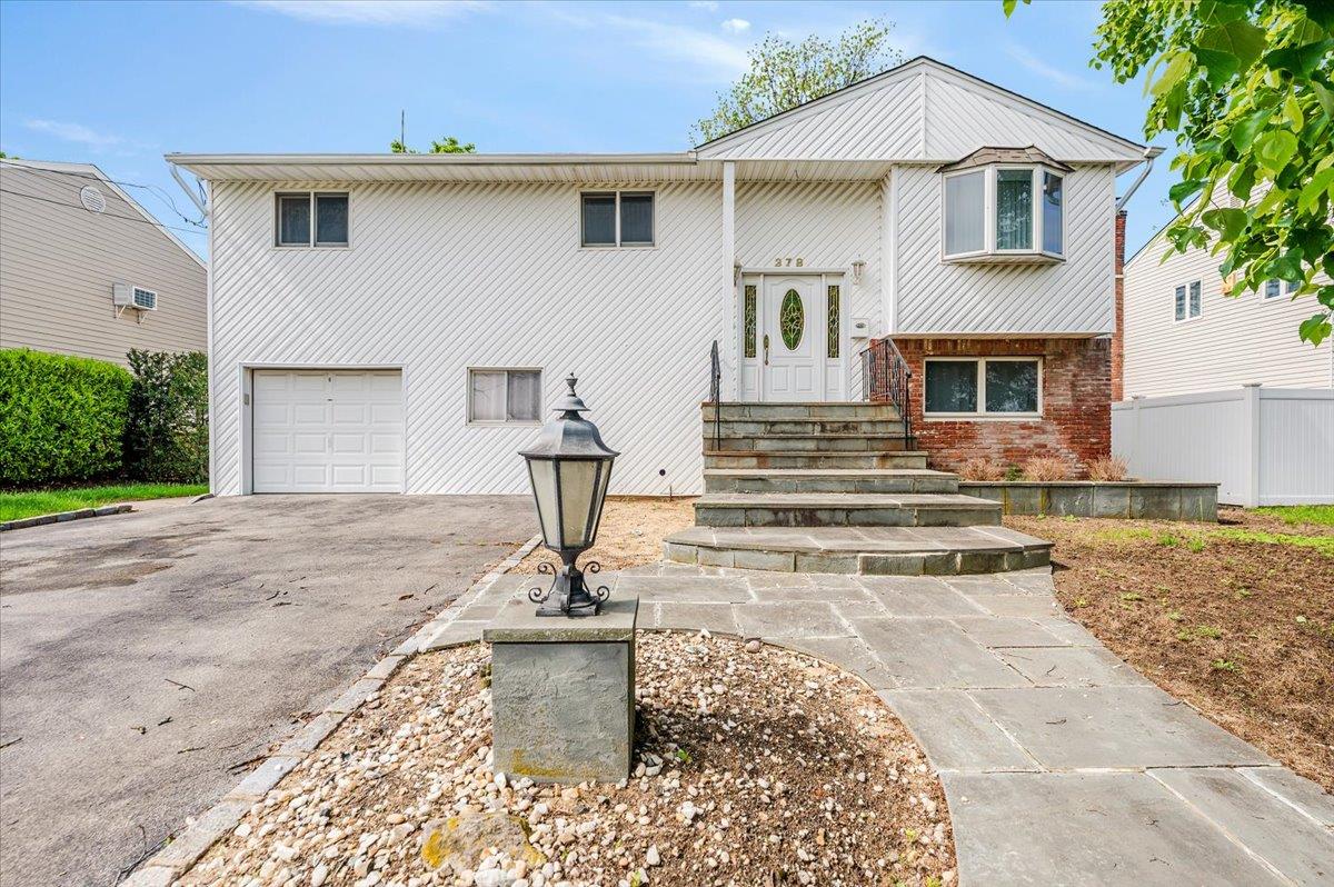 #1 photo, 378 W Waukena Avenue, 長島 Oceanside , NY 11572