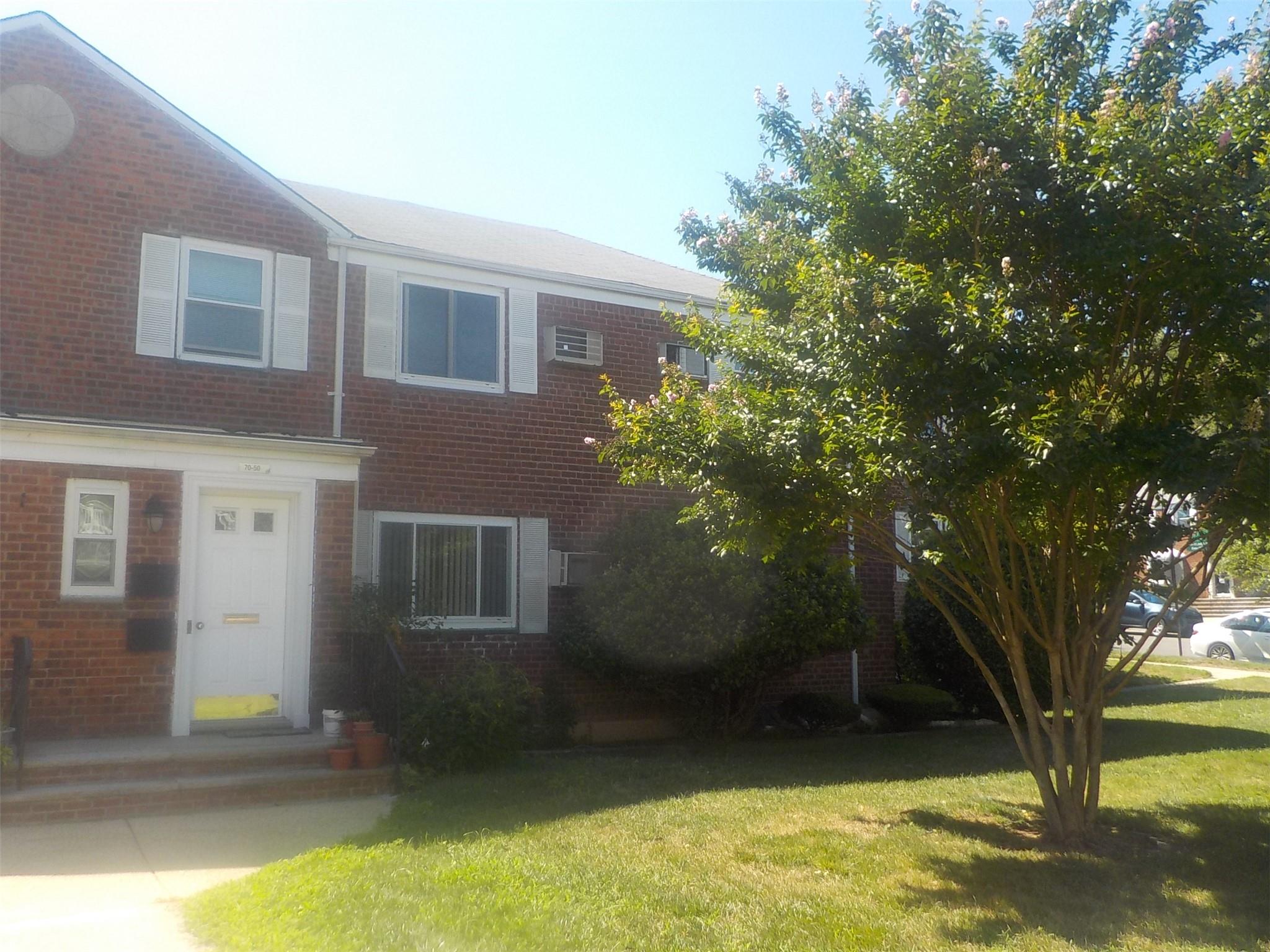 #2 photo, 70-50 260th Street, كوينز Glen Oaks , NY 11004