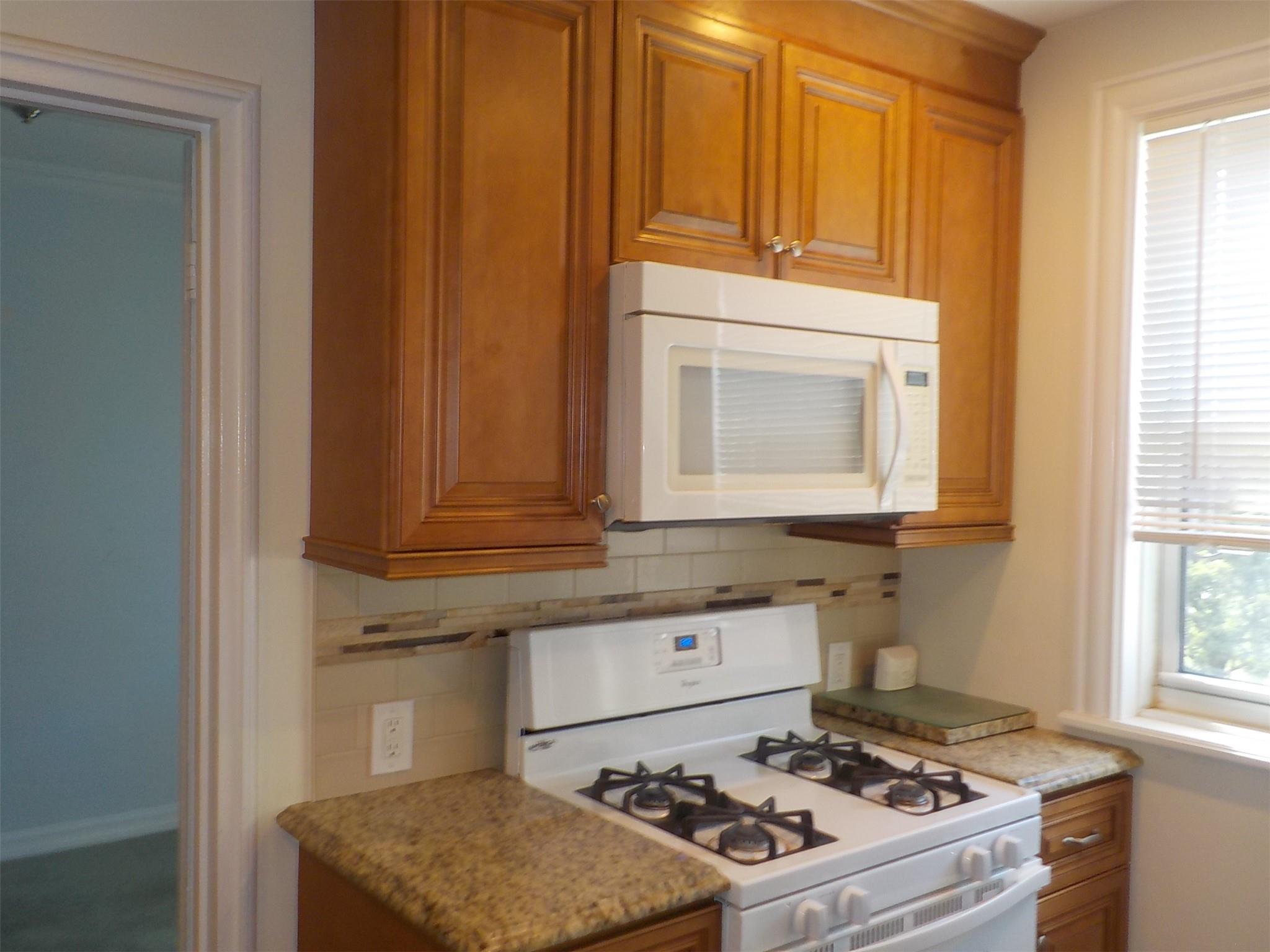 #5 photo, 70-50 260th Street, كوينز Glen Oaks , NY 11004