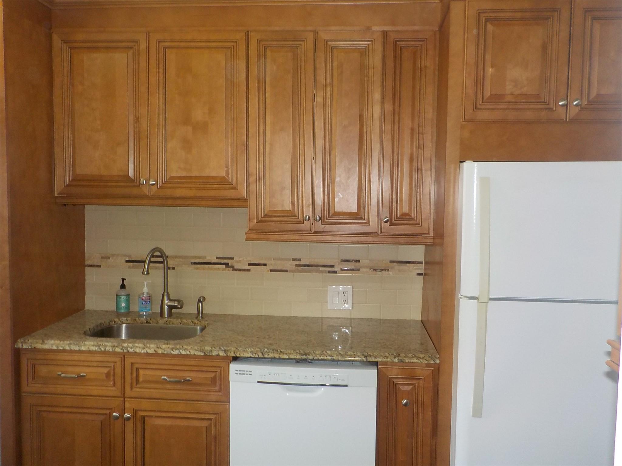 #8 photo, 70-50 260th Street, كوينز Glen Oaks , NY 11004