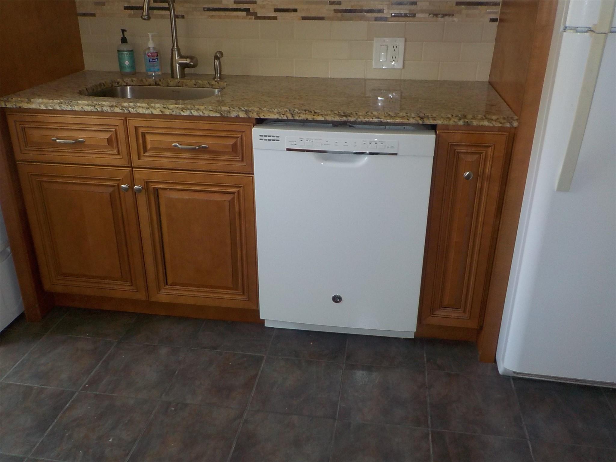 #9 photo, 70-50 260th Street, كوينز Glen Oaks , NY 11004