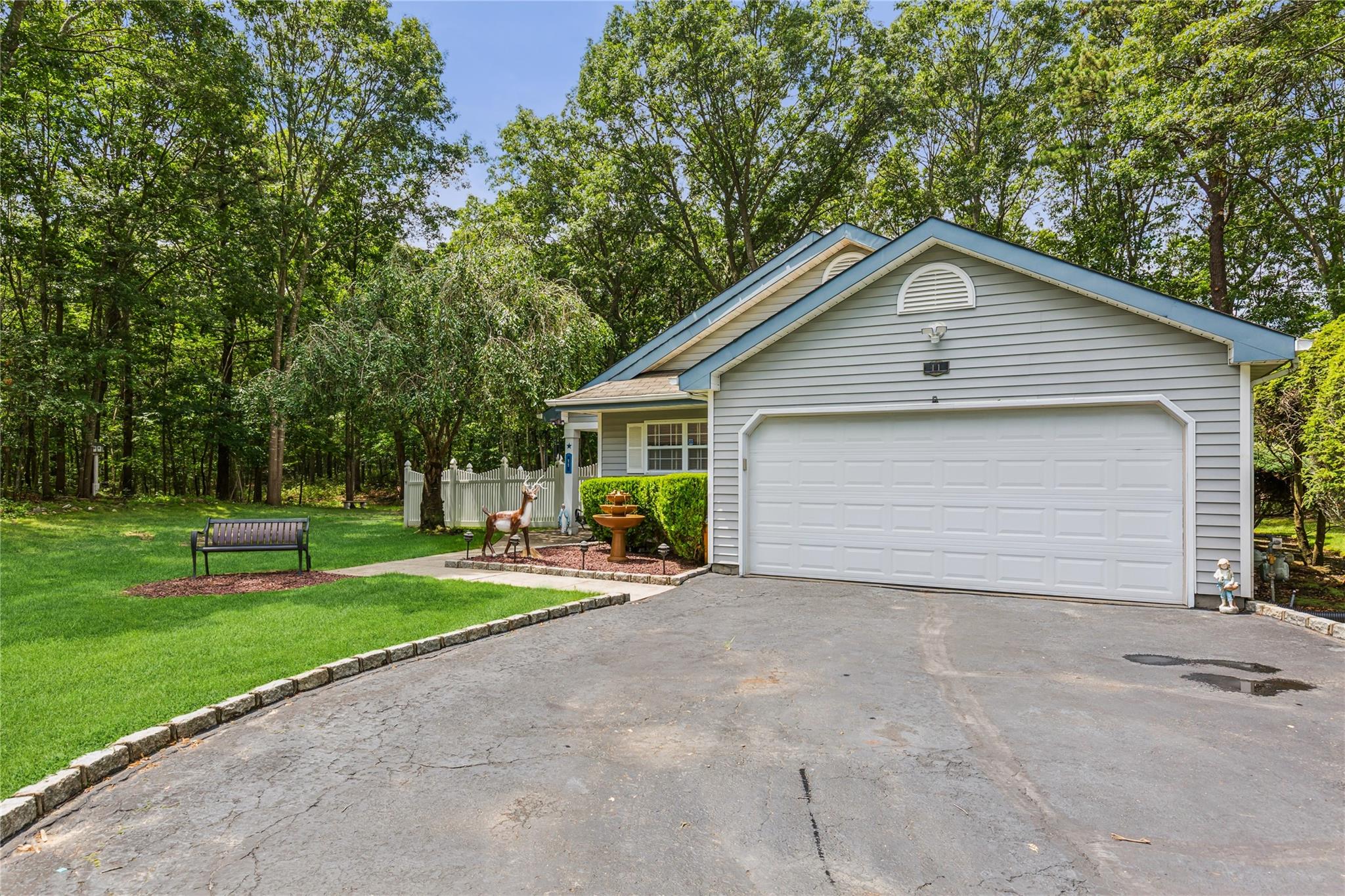 #1 photo, 11 Westchester Court, 東長島 Middle Island , NY 11953
